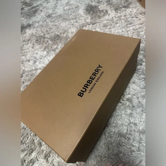 Burberry sandal - Picture 2 of 9